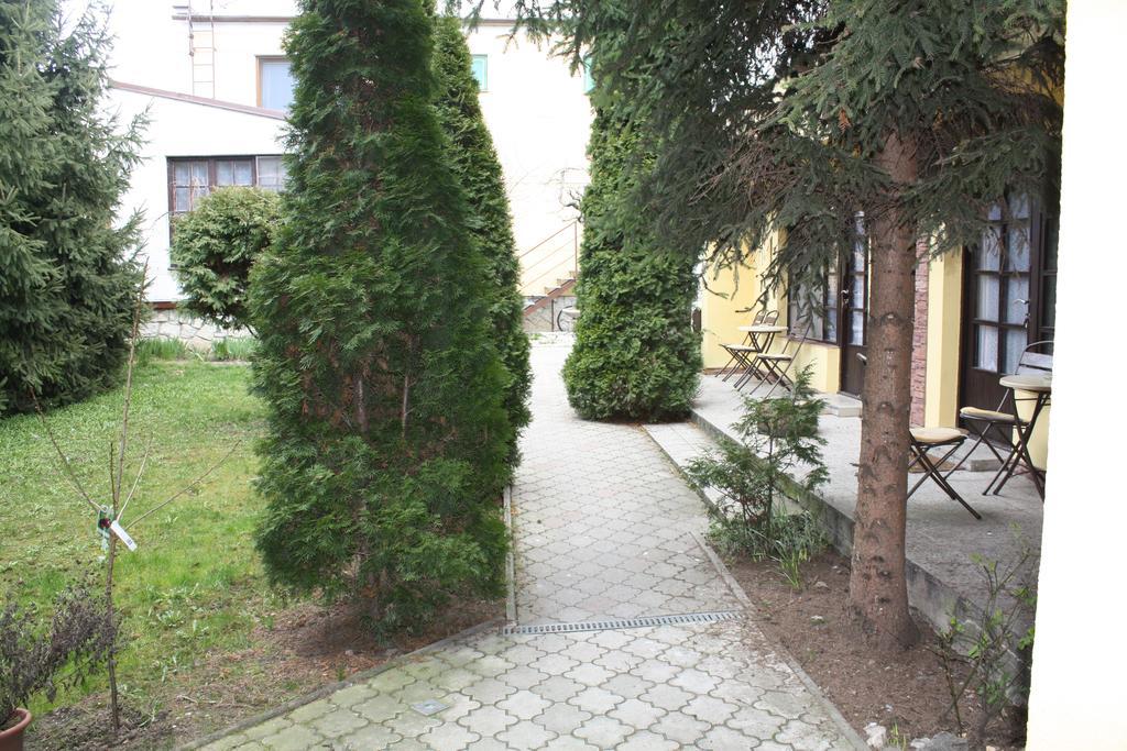 Penzion Oaza Trnava Bagian luar foto